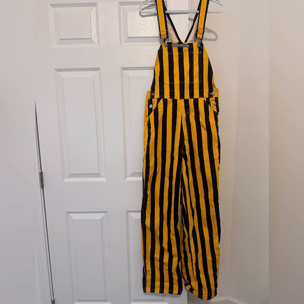 Black/yellow gameday bibs